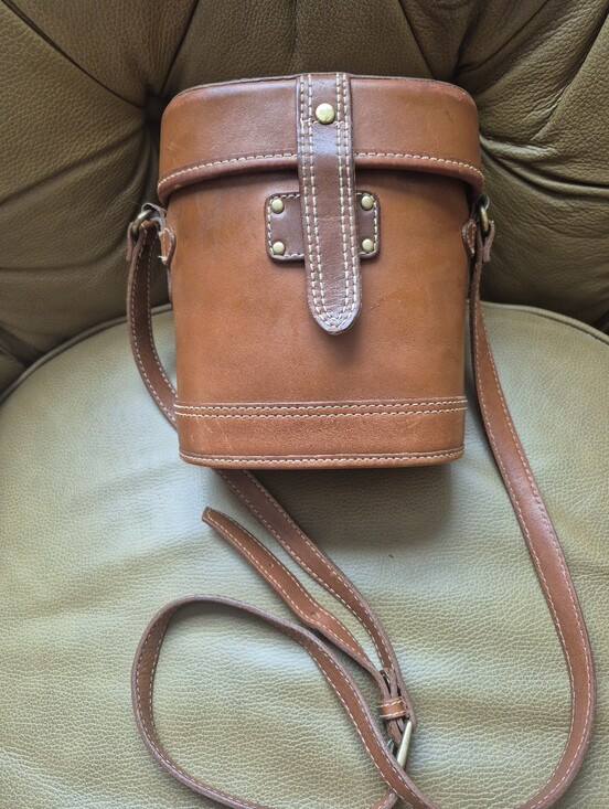Liz Claiborne Handbags - Vintage Brown Leather Crossbody Bag